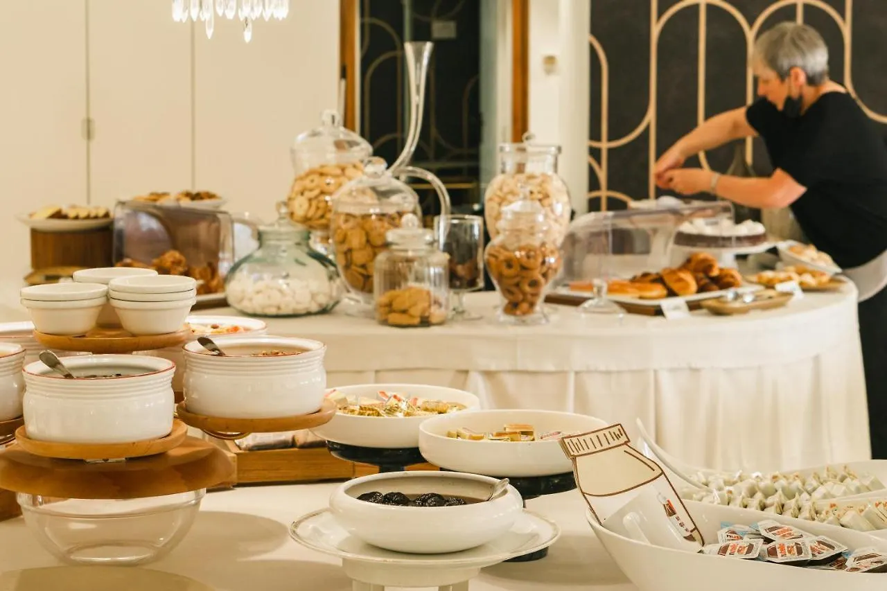 Hotel Globo Формиджине 3*,